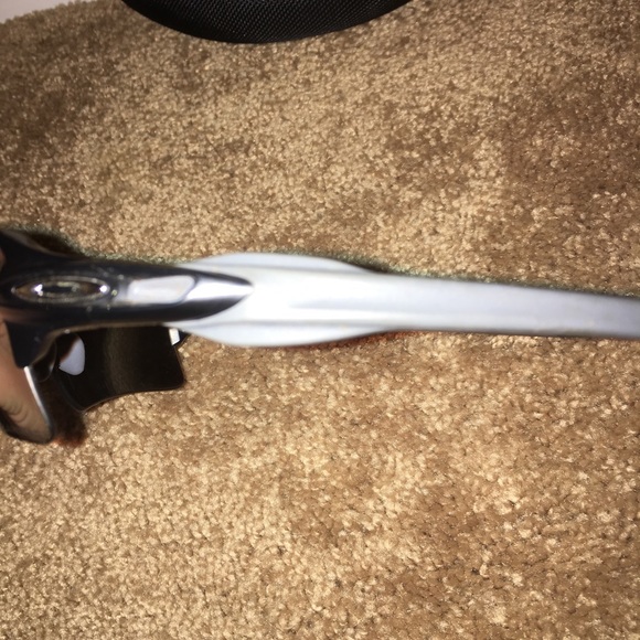 Oakley Sunglasses - Picture 3 of 6